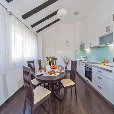 4B Apartments - One Bedroom Apartment With Terrace ドゥブロブニク